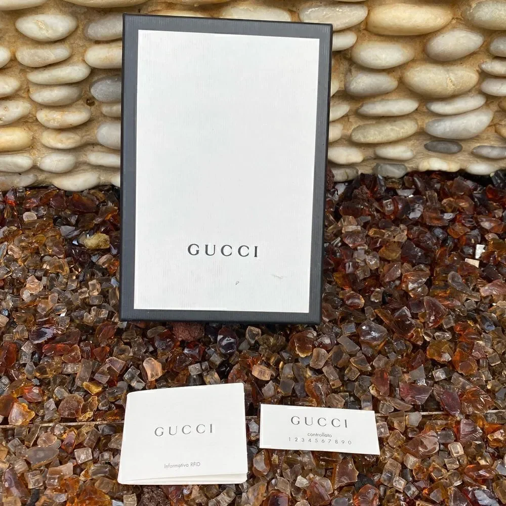 Gucci Authentic Brown Logo iPhone X/XSCase Cover w/Logo Charm. New in Box (NIB)